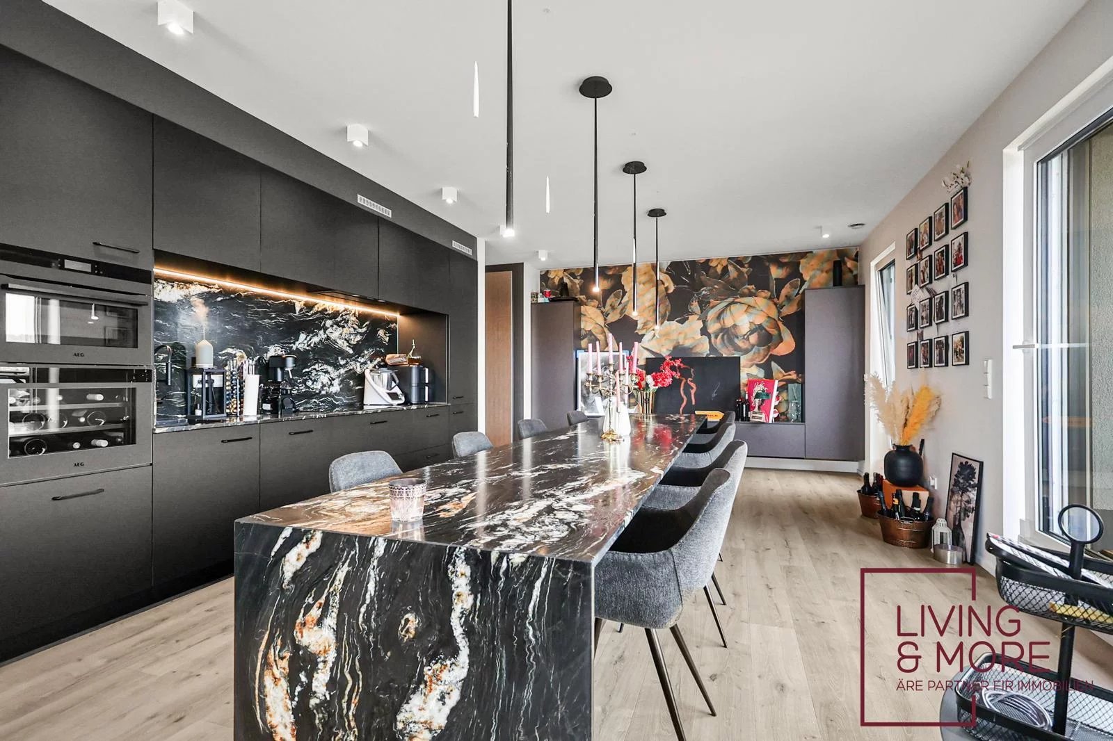 Intérieur lumineux du penthouse